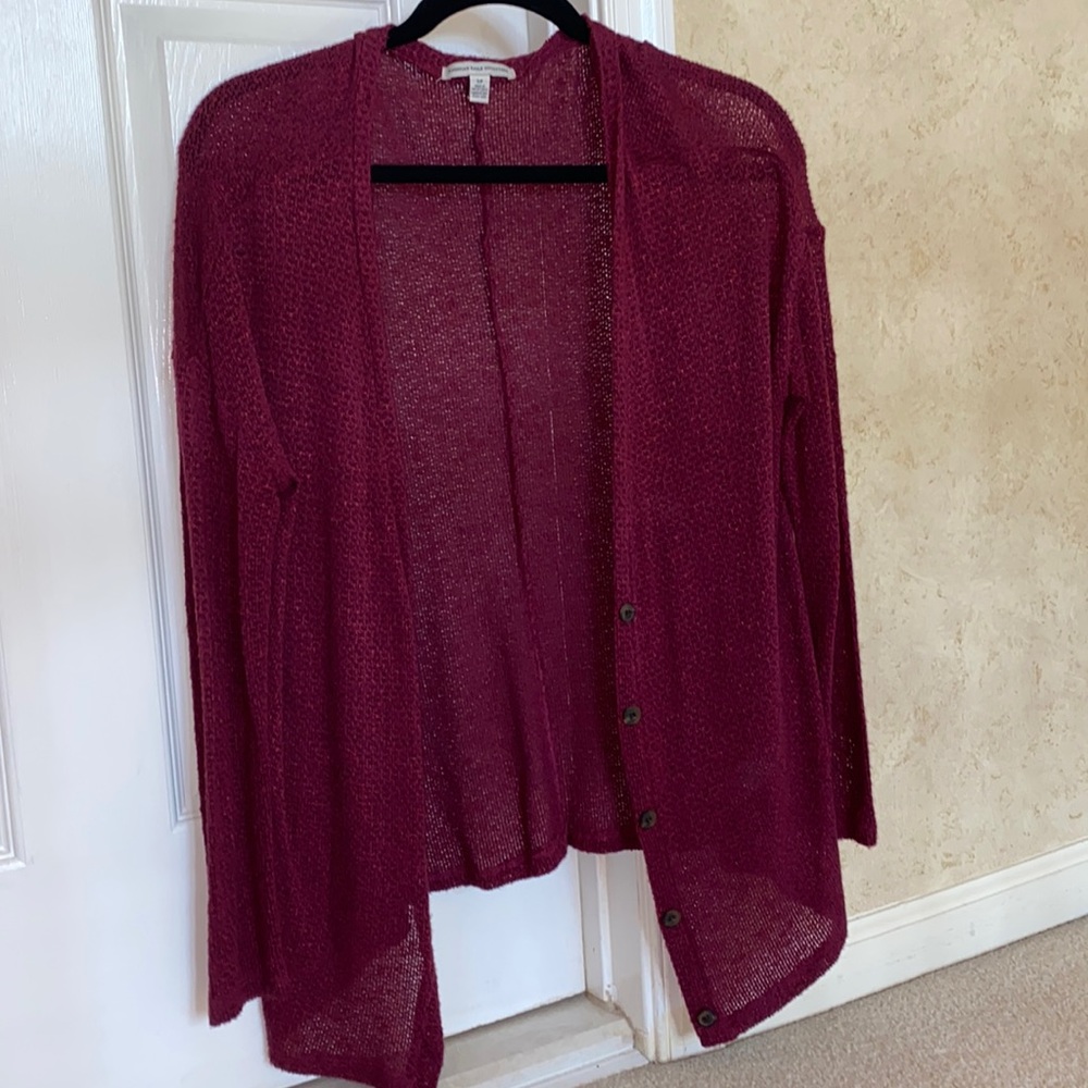American Eagle burgundy cardigan size small good condition